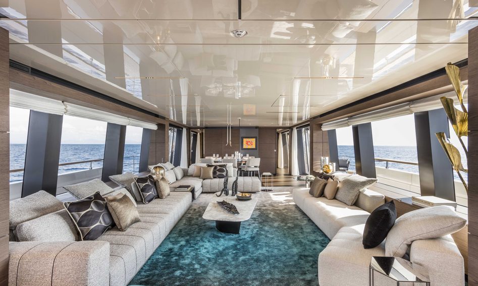 Custom Line Navetta 42, Interior