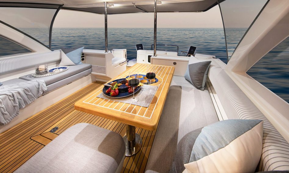 Riviera 50 Sports Motor Yacht, Deck Area