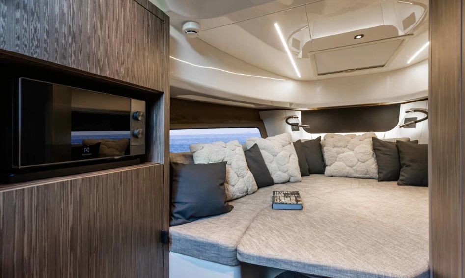 Cranchi A32 Luxury Tender , Interior