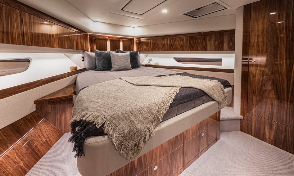 Riviera 57 Enclosed Flybridge, Accommodation