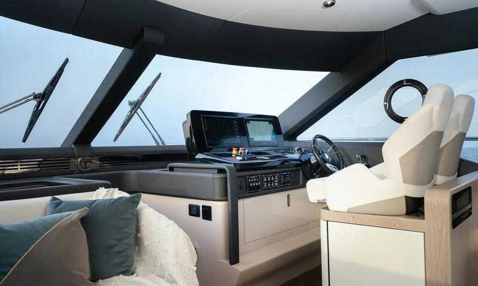 Gulf Craft Majesty 60 , Interior