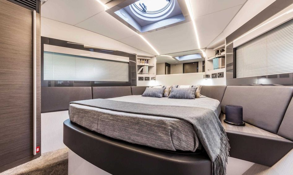 Pershing 5X, Accommodation