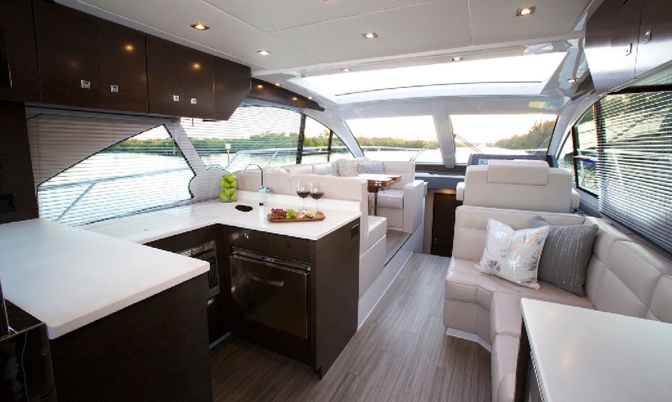 Cruisers 50 Cantius, Interior