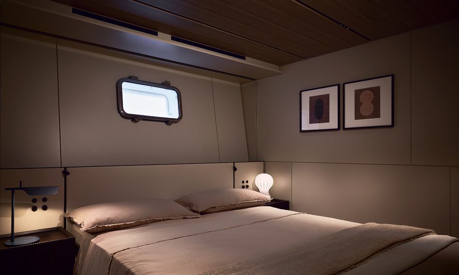 Bluegame BGX83 , Interior