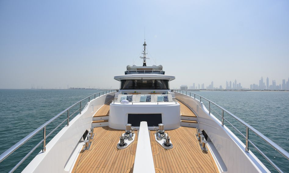 Gulf Craft Majesty 120, Deck Area