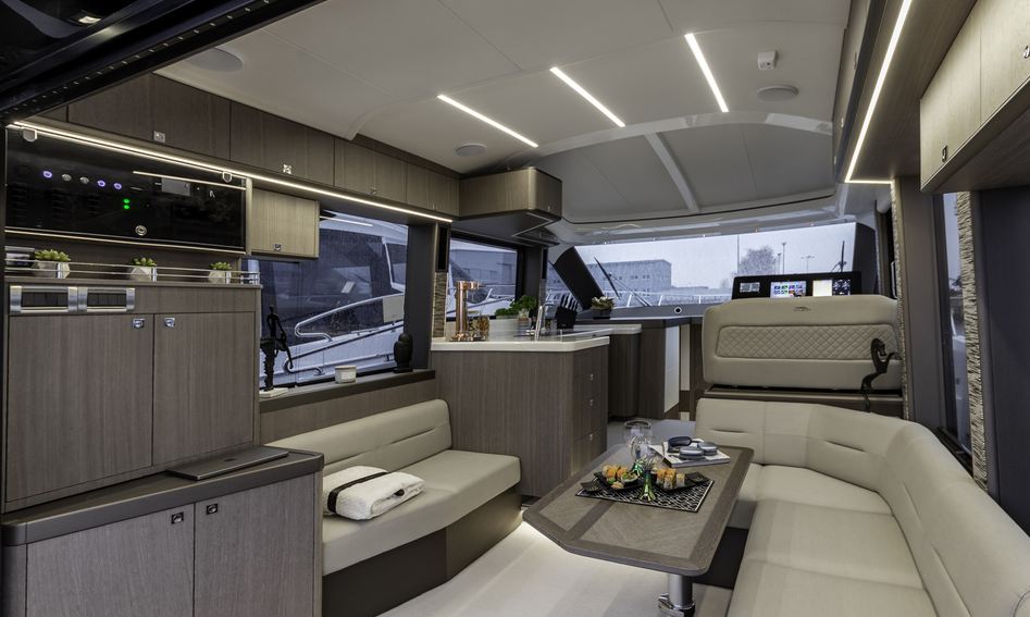 Galeon 450 HTC, Interior