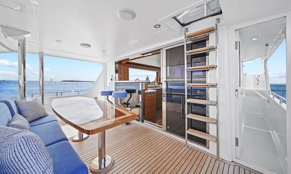 Outer Reef 670 Azure Sport Yacht, Deck Area