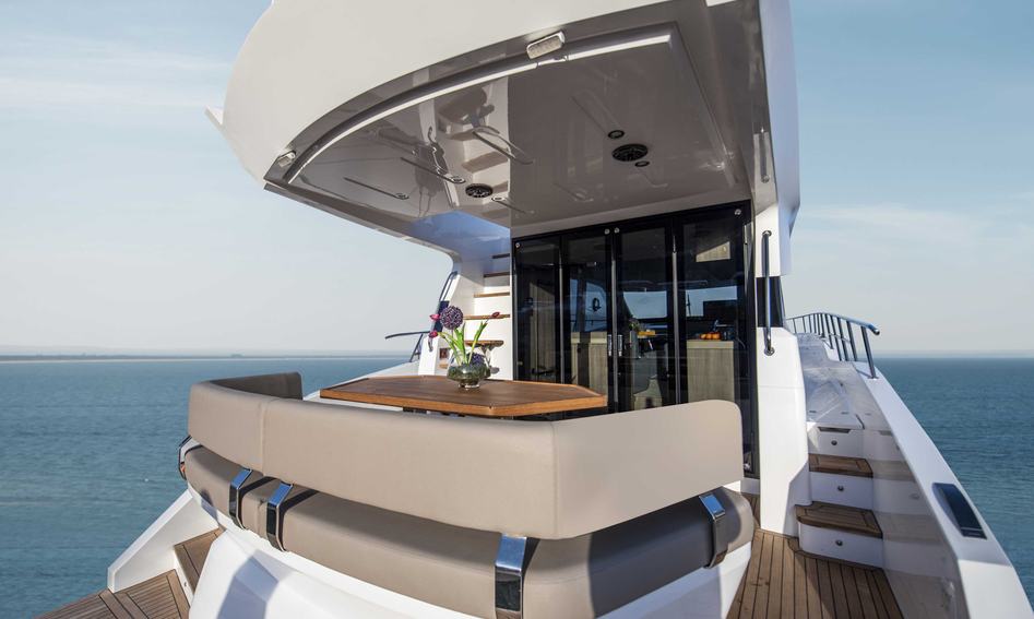 Gulf Craft Majesty 49, Deck Area