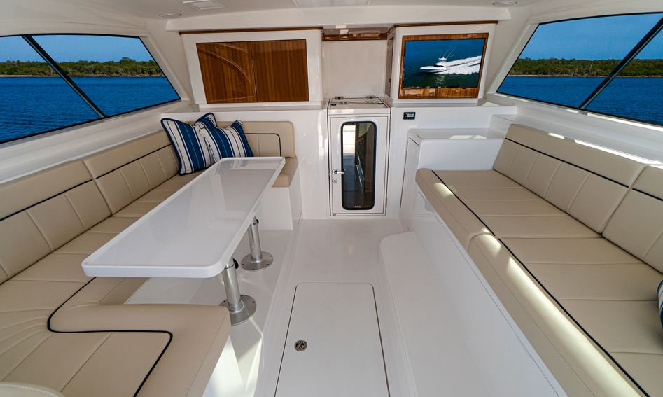 Viking 46BF, Deck Area