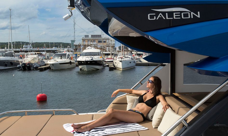 Galeon 485 HTS, Deck Area