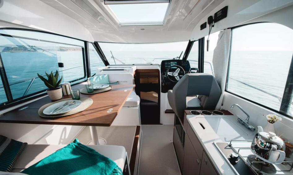 Beneteau Yachts Antares 9  Mk2, Interior