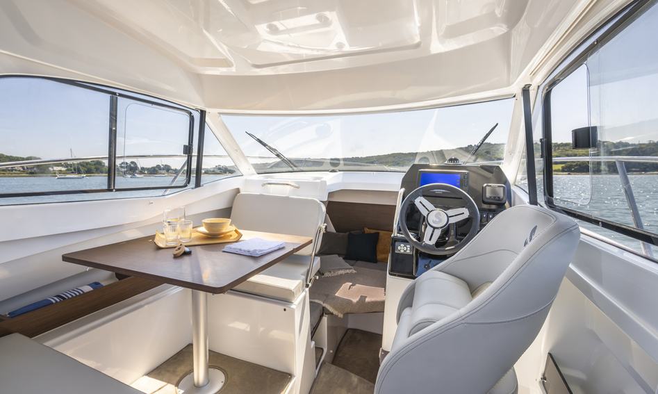 Beneteau Yachts Antares 7 Fishing , Interior