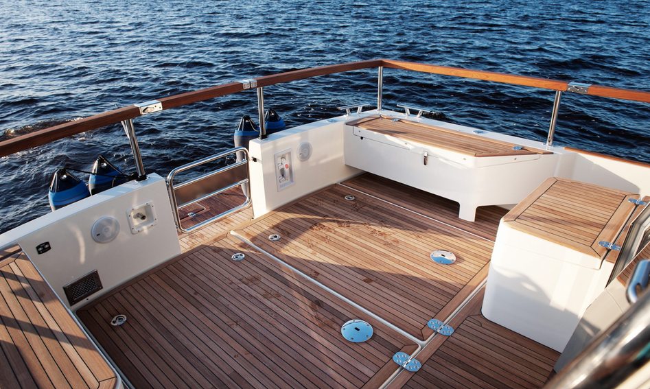 Targa 35, Deck Area