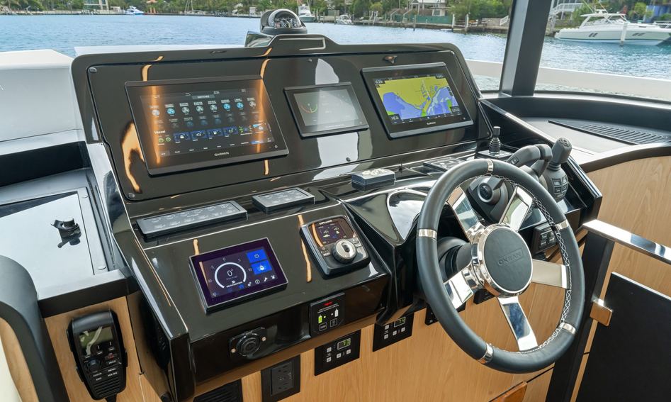 Okean Yachts Okean 52 , Helm Station