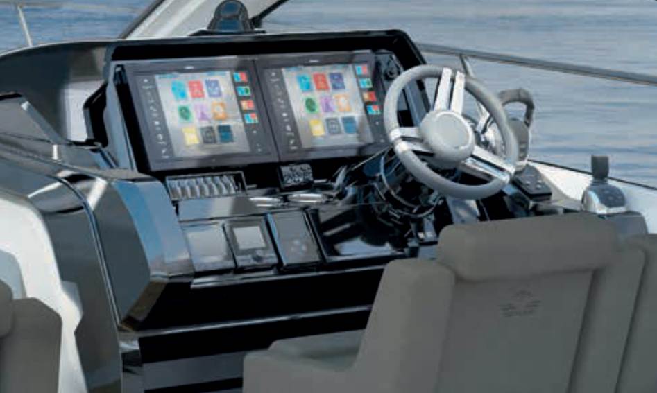 Sealine S430, Helm Station