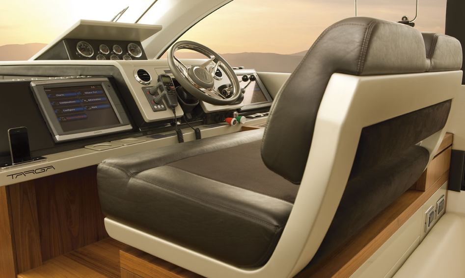 Fairline Targa 50 GT Mk1, Helm Station