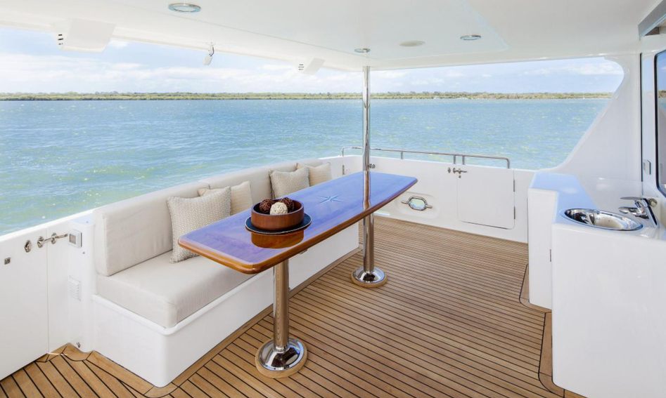 Outer Reef 630 Motoryacht, Deck Area