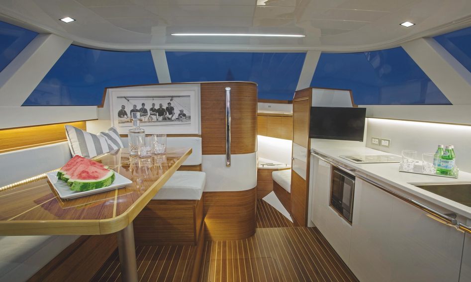 Bertram 35 Flybridge, Interior