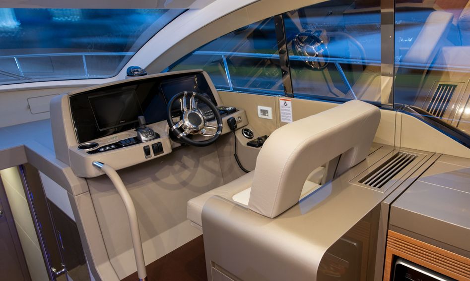 Schaefer Yachts Schaefer 510 GTS , Helm Station