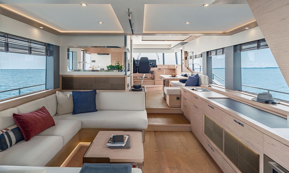 Beneteau Grand Trawler 63 , Interior