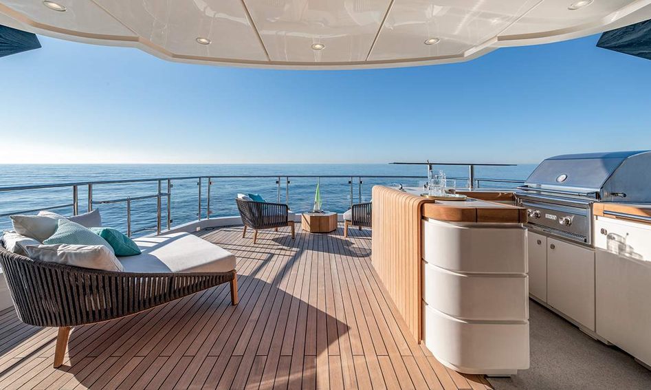 Monte Carlo Yachts MCY 105 Skylounge, Fly Deck/Sportdeck