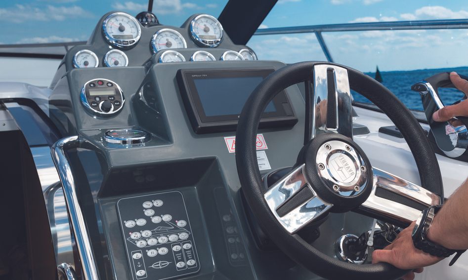 Bavaria S30 Open, Helm Station