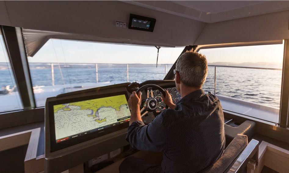 Fountaine Pajot MY6, Helm Station