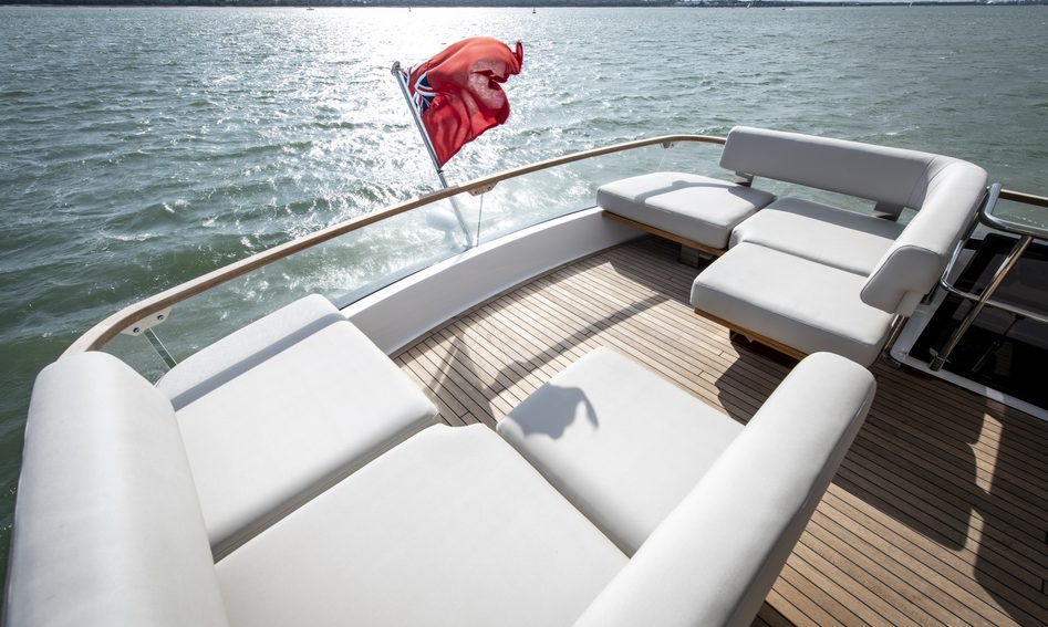 Fairline Squadron 68 Gen 2, Deck Area