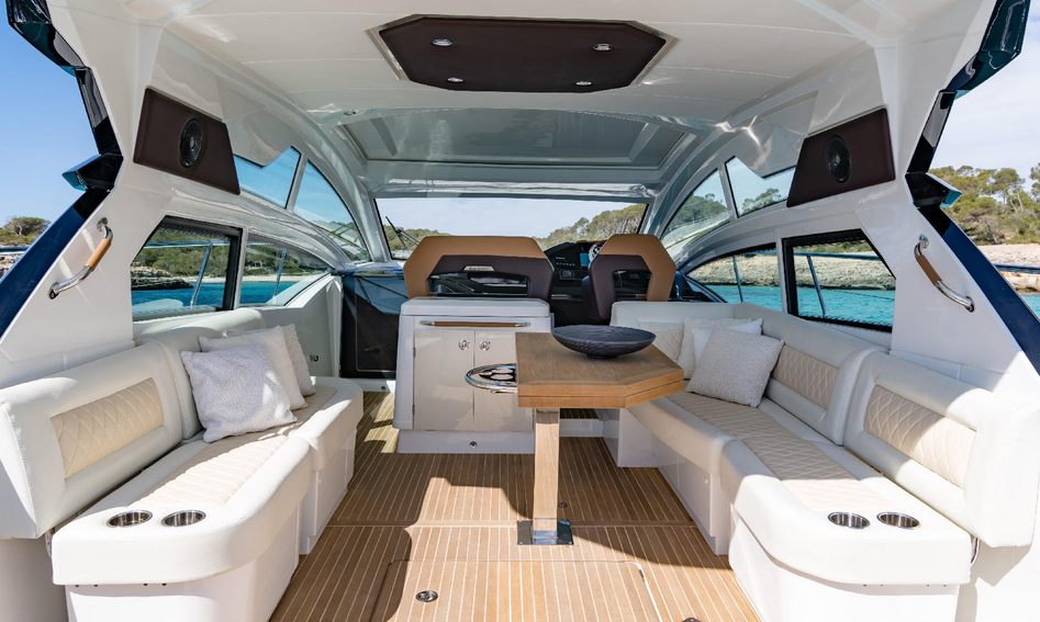 Beneteau Gran Turismo 46, Interior