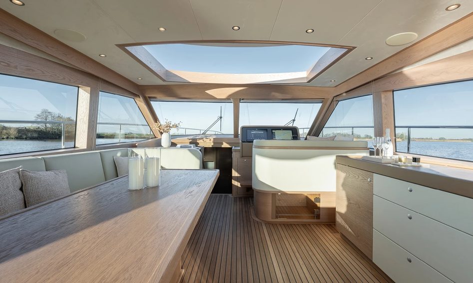 Mulder Favorite 2000 , Interior