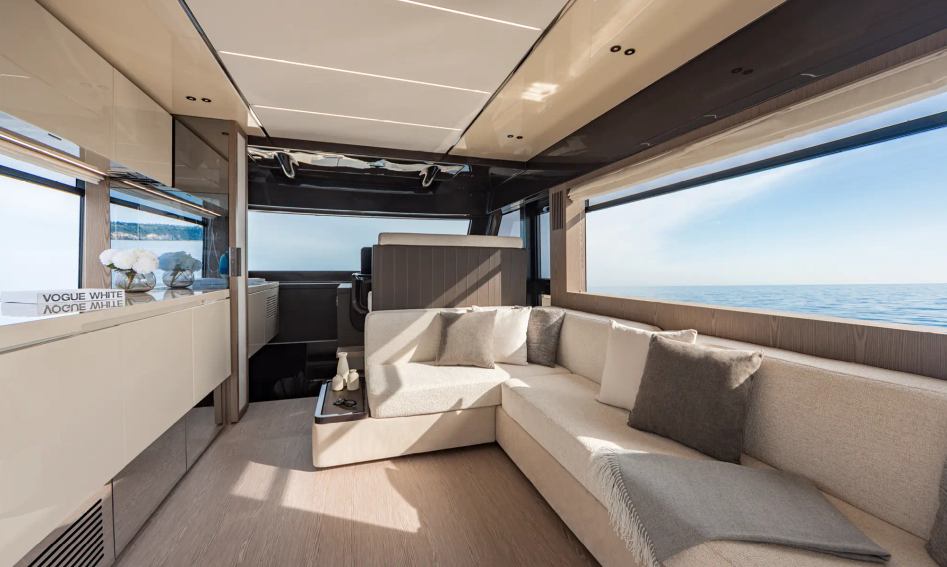 Invictus ST550 , Interior