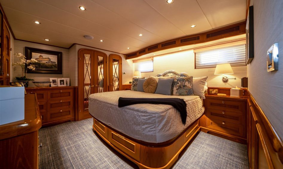 Outer Reef 900 Motoryacht, Accommodation