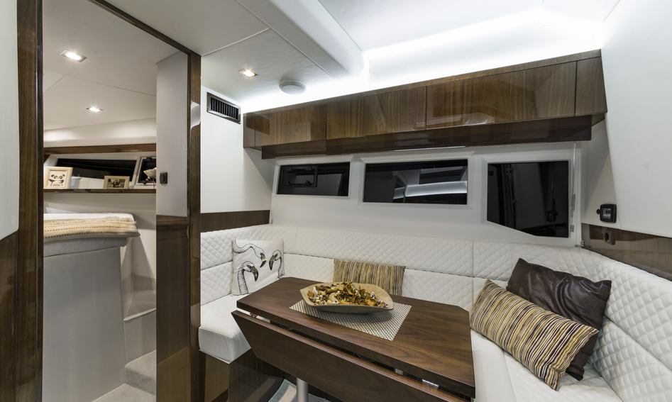 Galeon 365 HTS, Interior