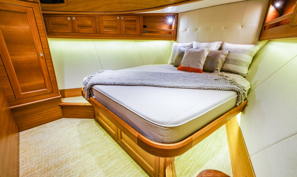 Grand Banks GB60 Skylounge, Accommodation