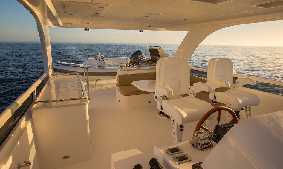 Hampton 650, Fly Deck/Sportdeck