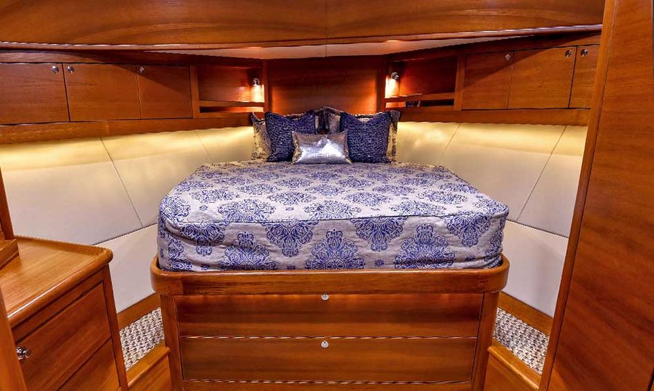 Grand Banks Eastbay 44, Accommodation