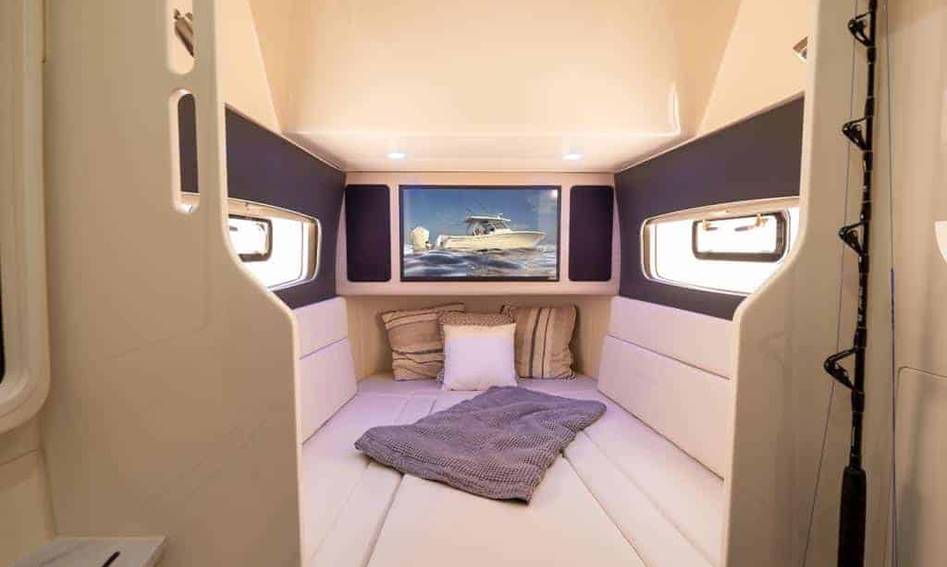Scout 400 LXF, Accommodation