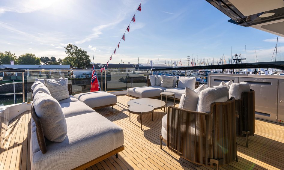 Sunseeker Ocean 156, Deck Area