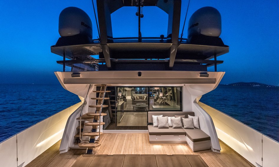 Numarine 105 Hardtop, Deck Area