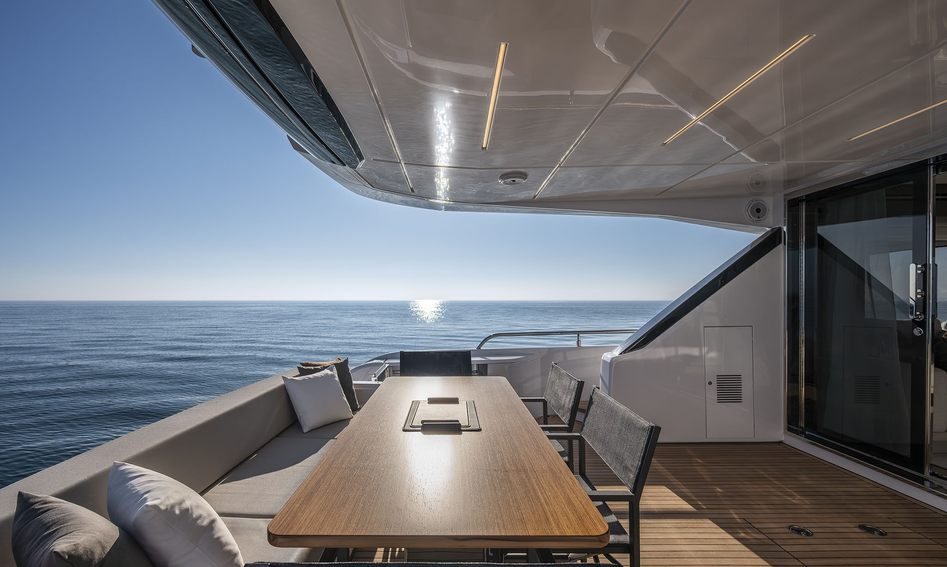 Ferretti 720 Mk3, Deck Area