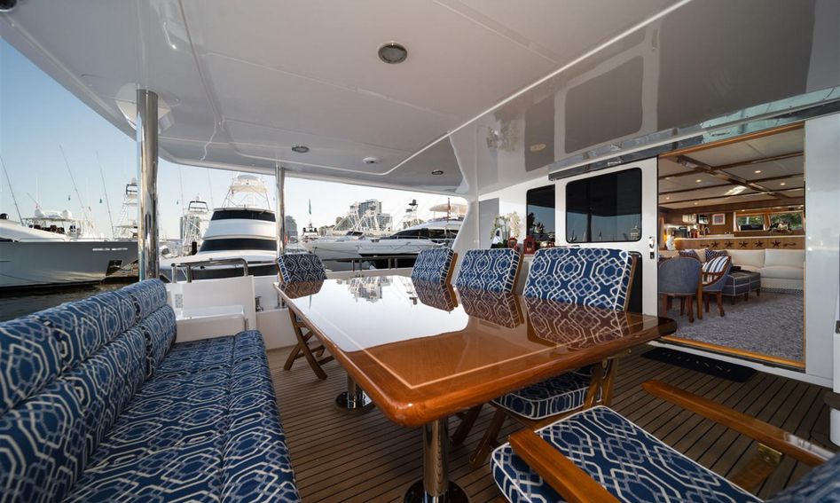 Outer Reef 900 Motoryacht, Deck Area