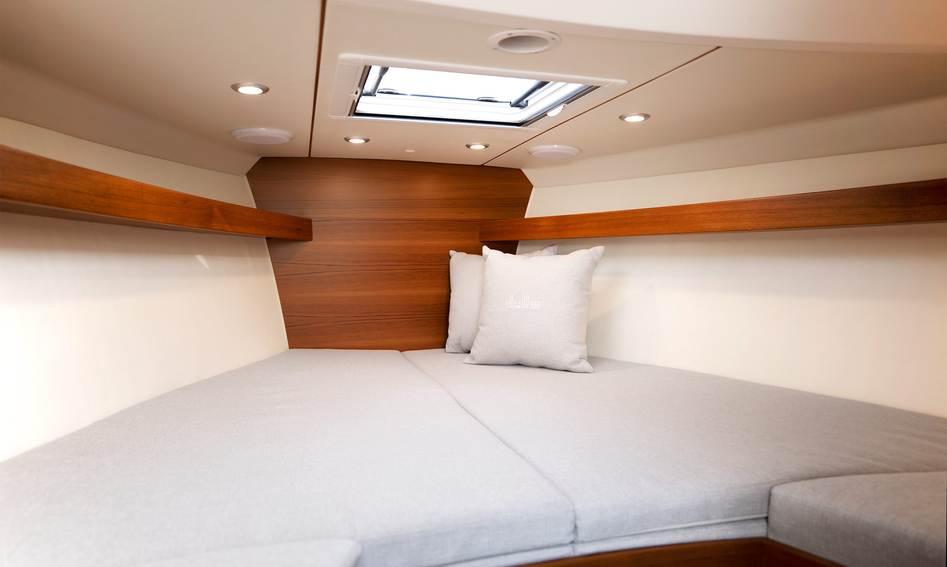Delta 26 Open, Accommodation