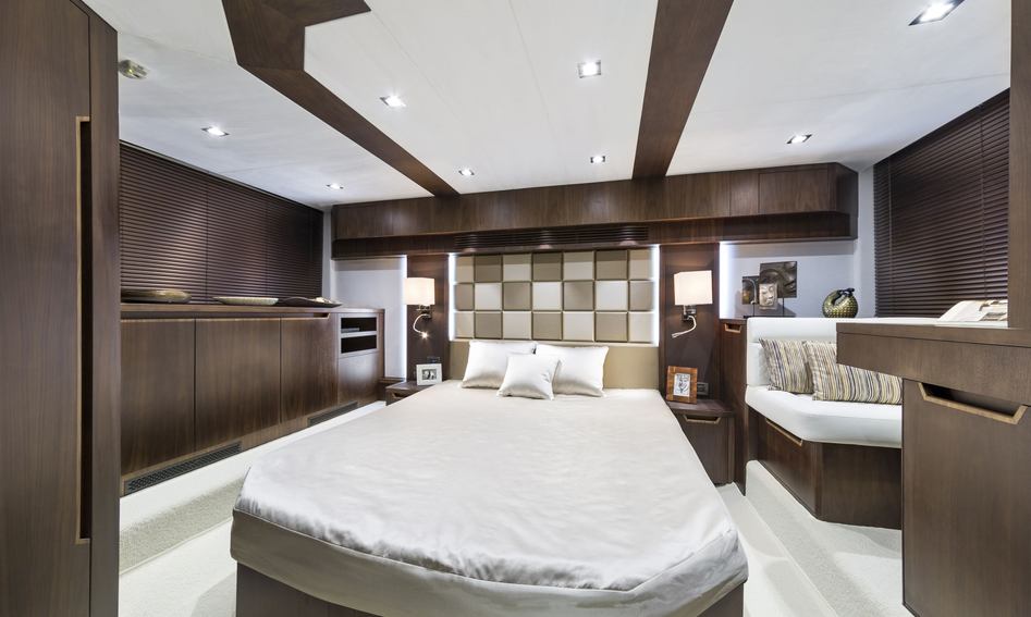 Galeon 510 Skydeck, Accommodation