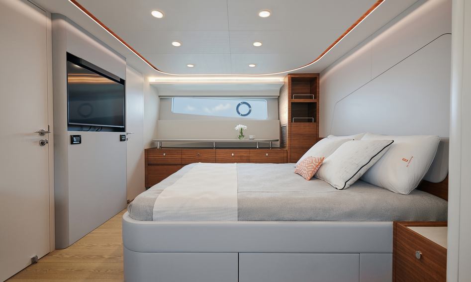 CL Yachts CLB65, Accommodation