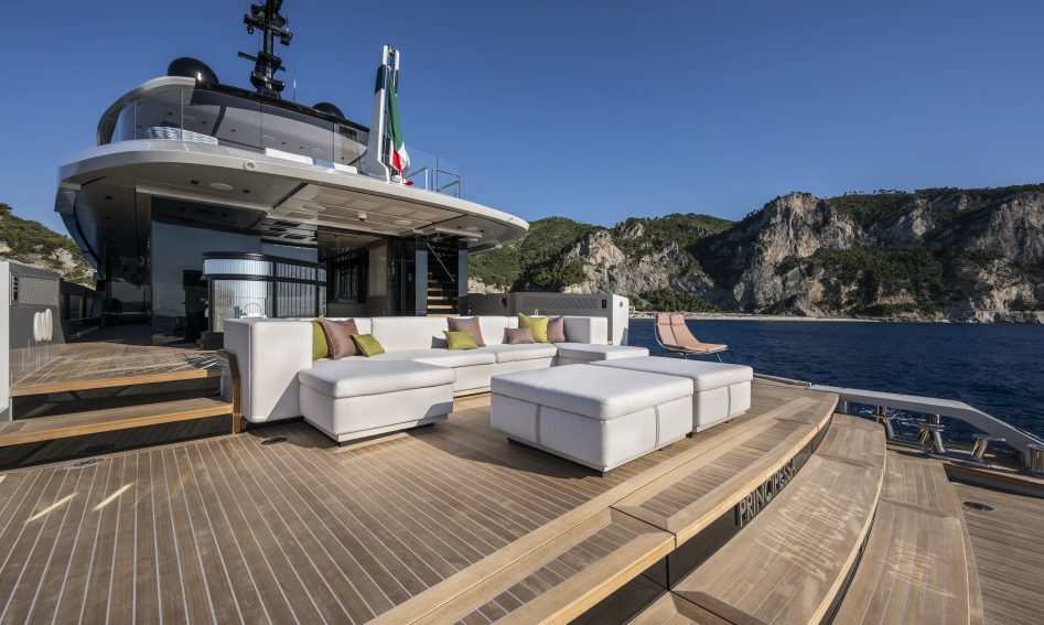 Columbus Atlantique 38M, Deck Area