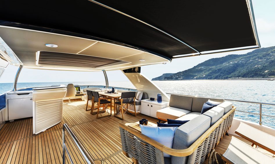 Absolute Navetta 68, Fly Deck/Sportdeck