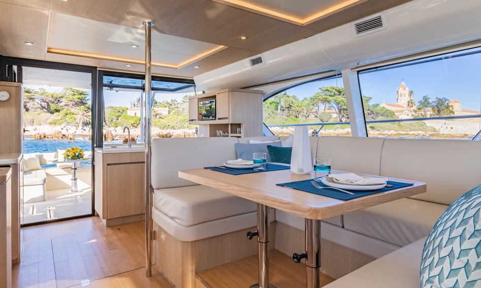 Aquila 44 Yacht, Interior