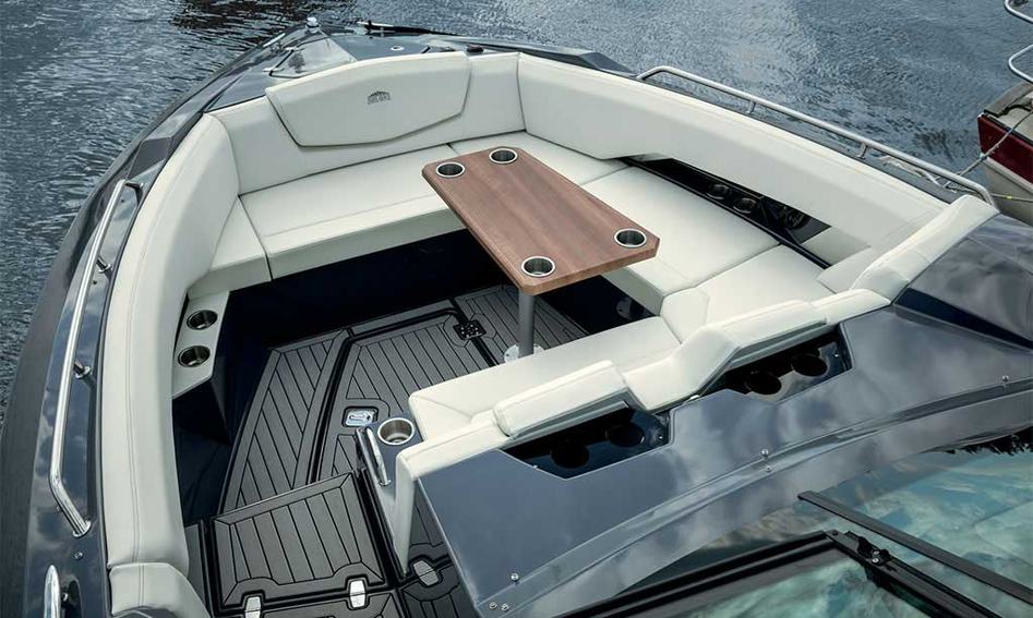 Cruisers 338 South Beach Edition - Bow Rider, Deck Area