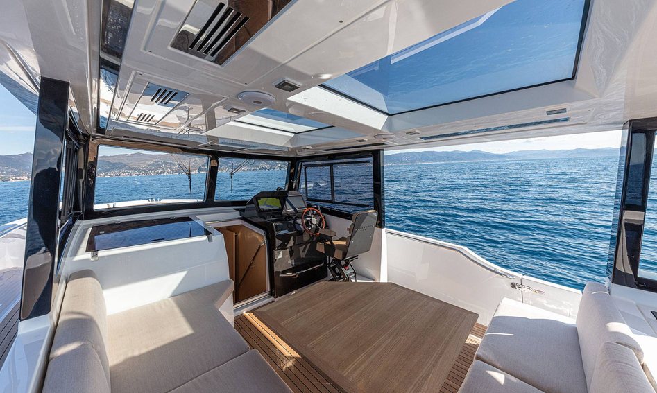 Sundeck 430 Sport, Interior