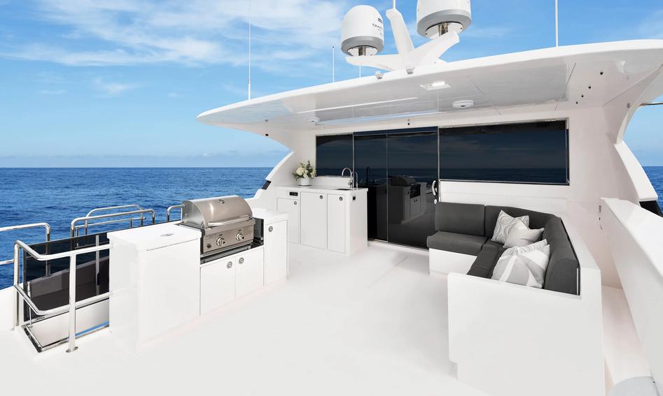 Horizon E81 Skylounge, Fly Deck/Sportdeck